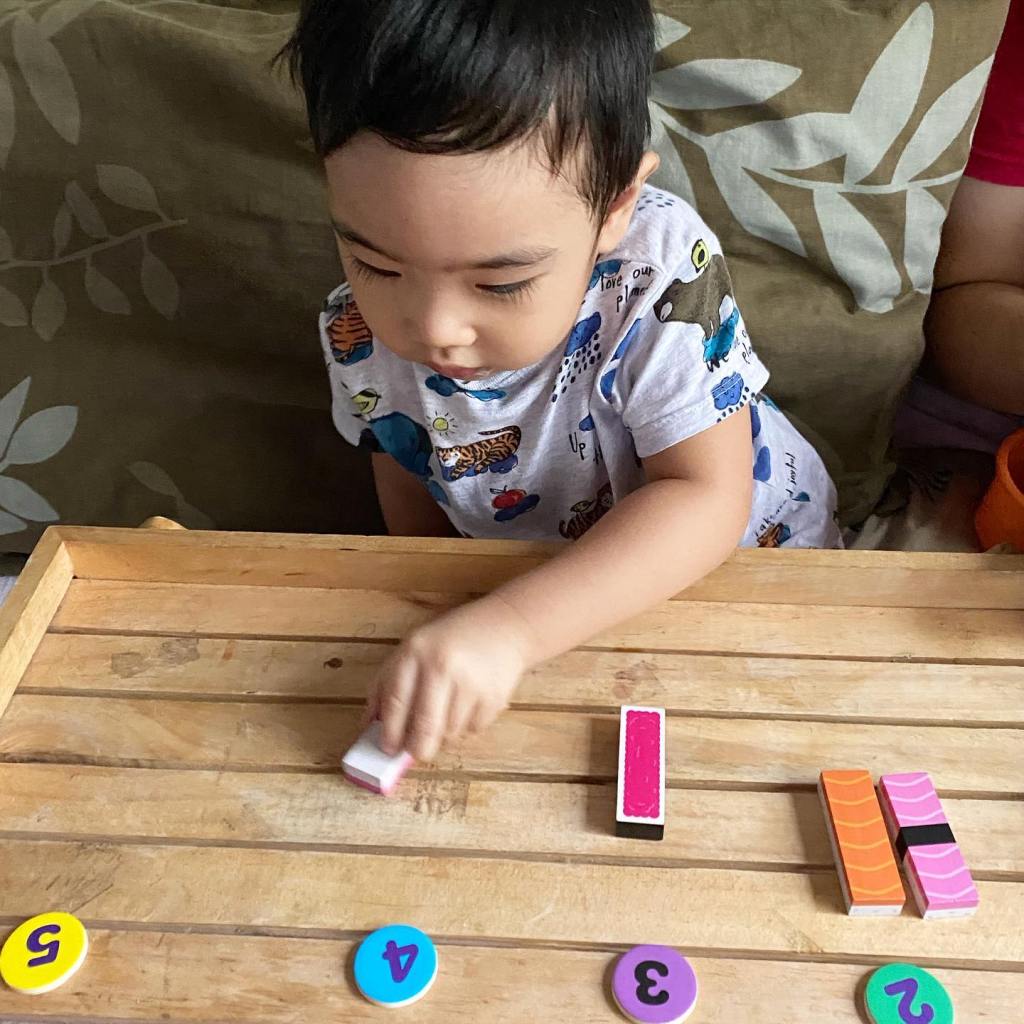 Five-minute learning time with toddler