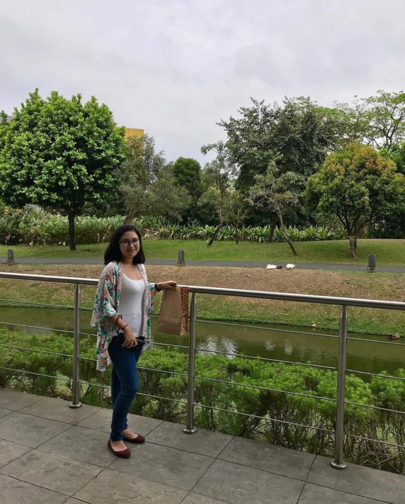 How to wear Kimono blazer for breastfeeding.