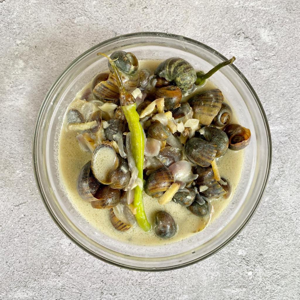 Snails cooked in the traditional Filipino way: ginataan!
