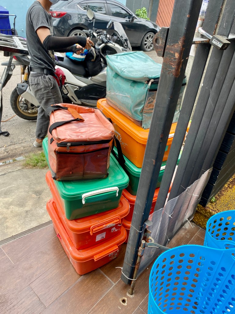 Stacked freshket containers