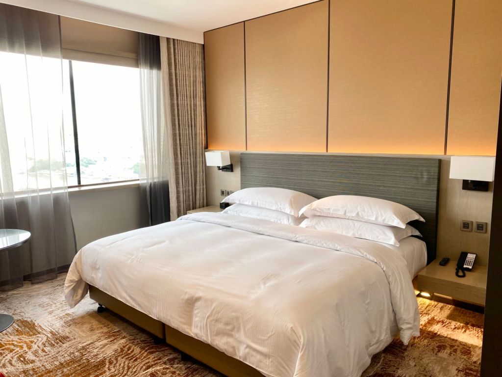 King size bed at Millenium Hilton Bangkok