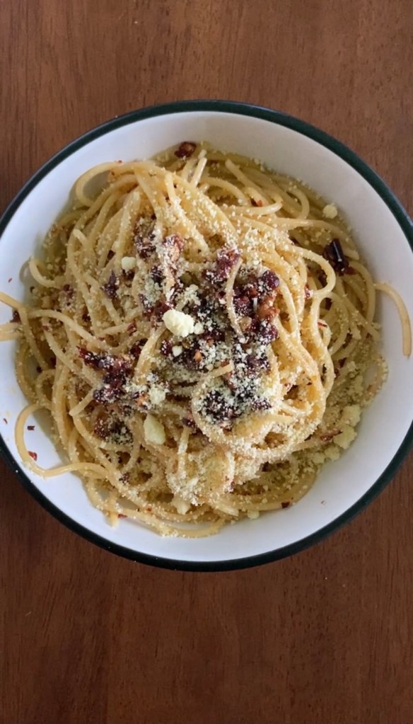 A bowl of Serioso Chili Garlic Pasta