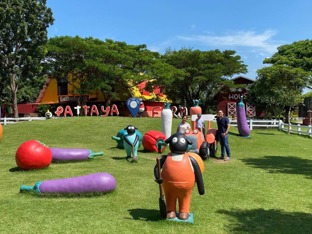 Family visiting Pattaya Sheep Farm