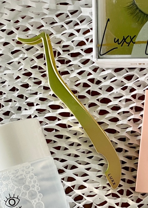 Non-slip lash lock applicator by Luxx Lash