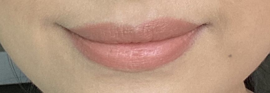 Lips close up with Fluffmatte Nudist lipstick