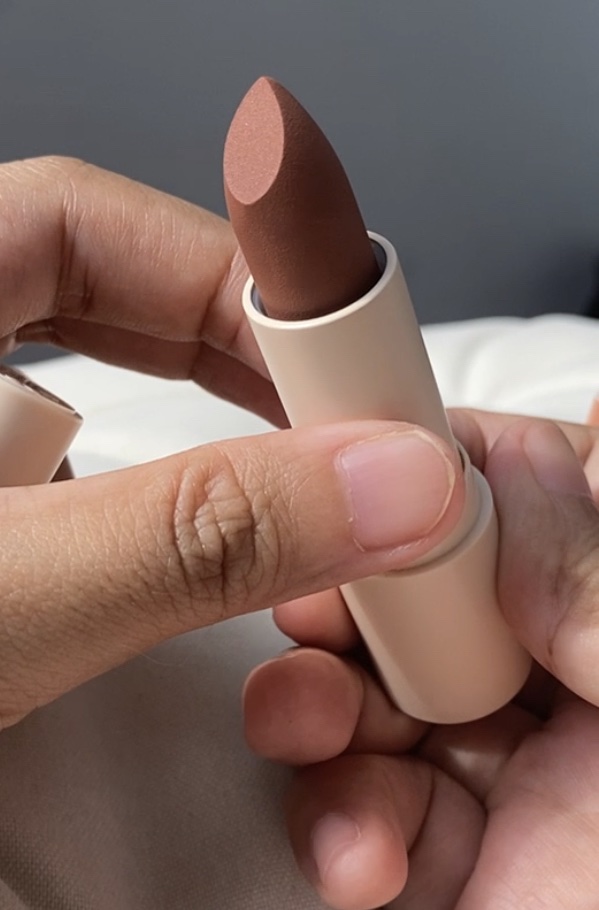 Opening Sunnies Face Fluffmatte Nudist Lipstick