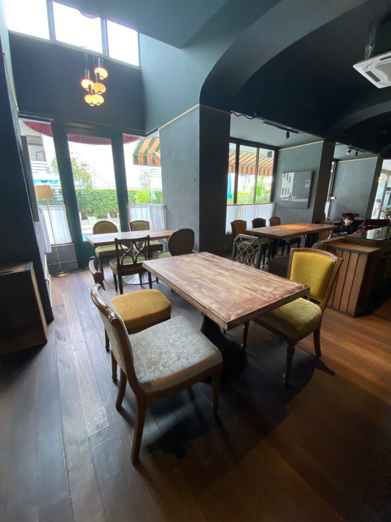 Ambient boutique café