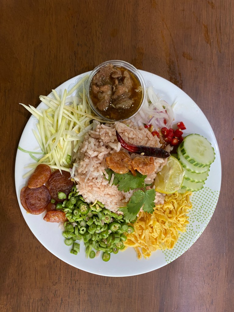 A plate of Khao Kluk Kapi