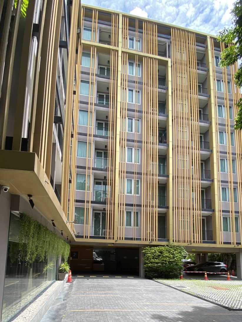 Zenniq Hotel Bangkok Facade
