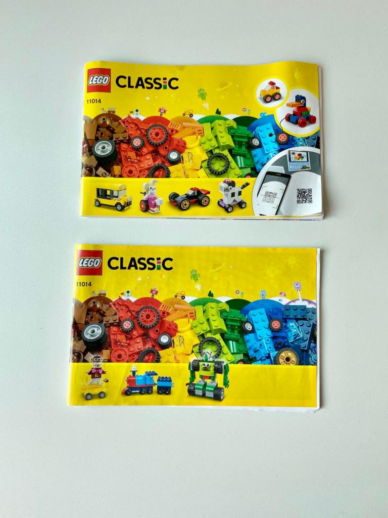 The LEGO Classic 11014 came with two idea booklets