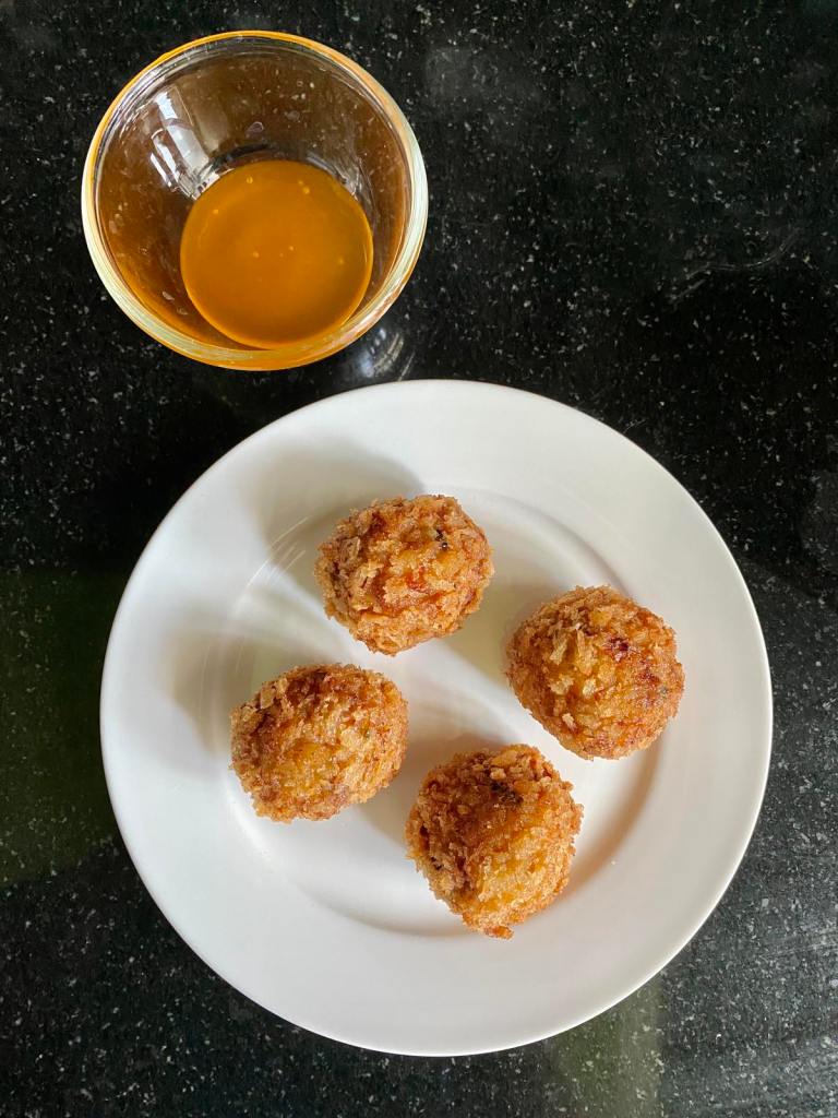 Crispy meatballs with sweet chili sauce