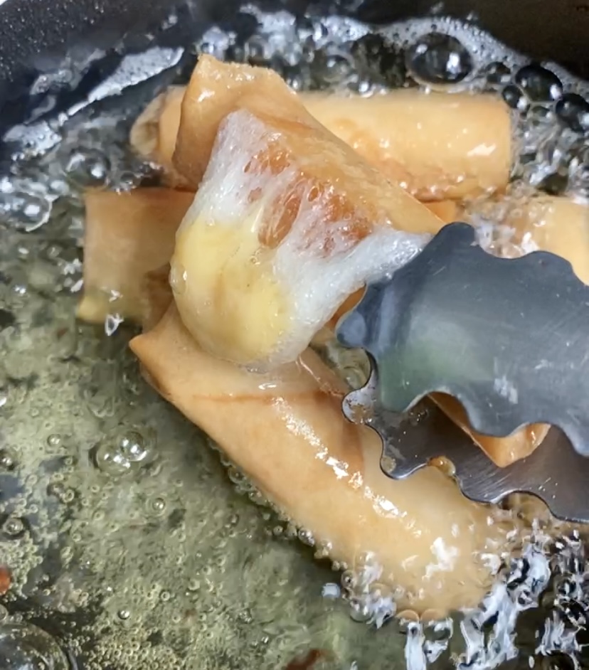 Melted cheese lumpia