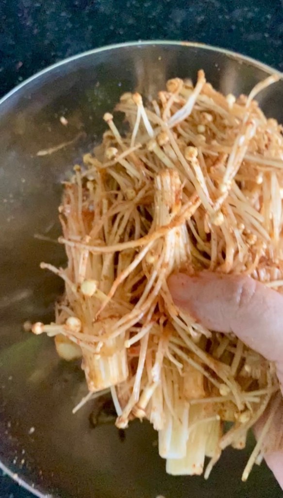 Marinating enoki mushrooms