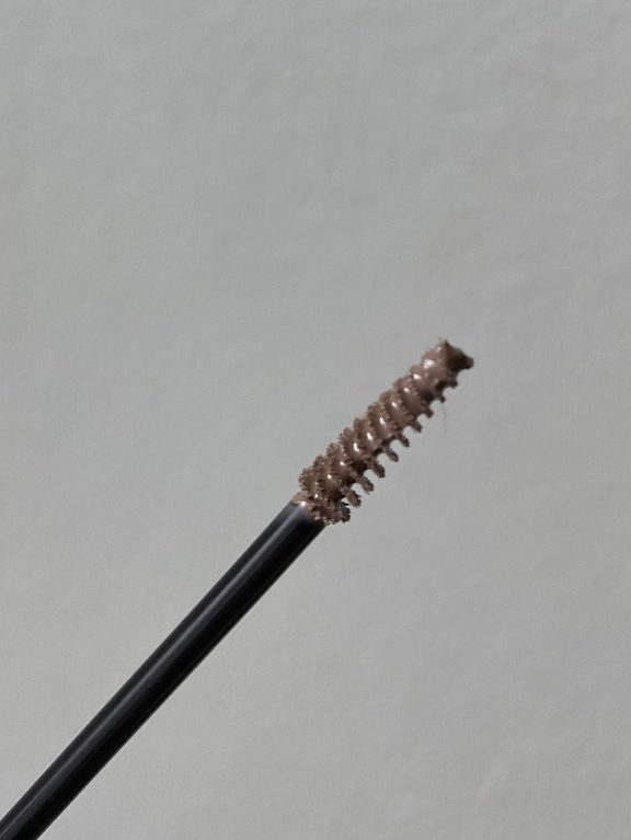 Tree-shaped grooming brush spoolie