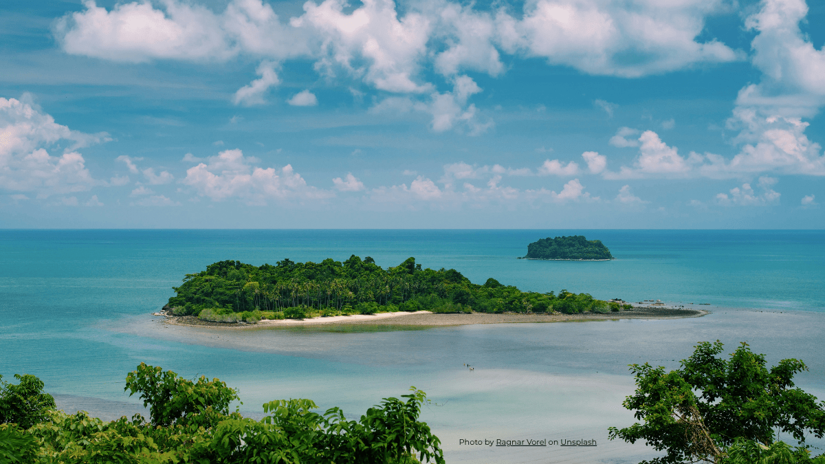 a picture of a tropical island in the middle of torquoise water